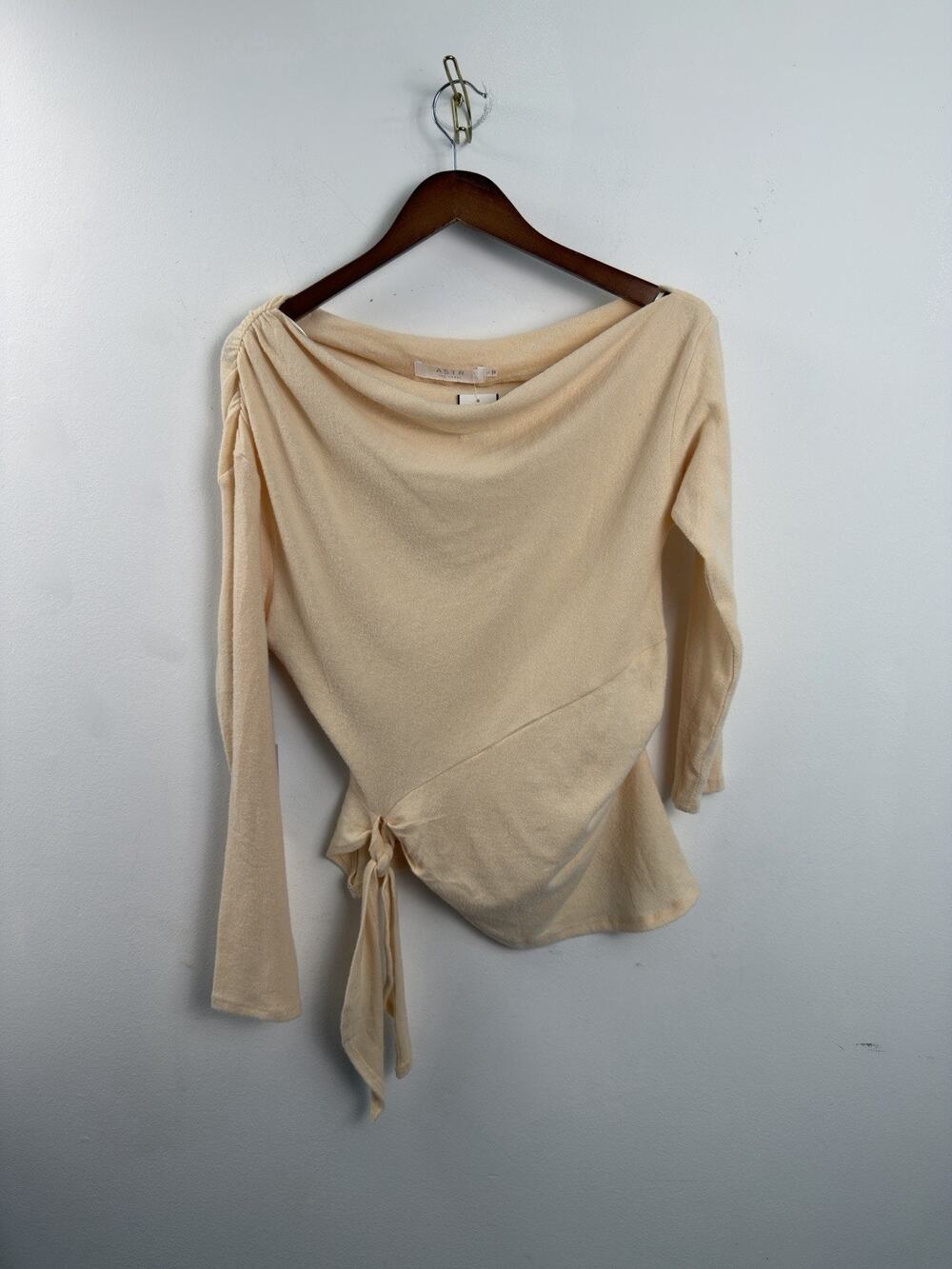 NWT ASTR the Label Off-Shoulder Tie Sweater Woman’s Size Large